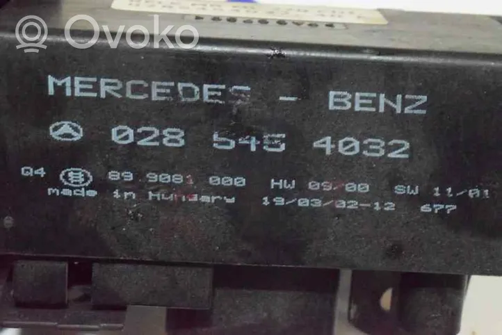 Mercedes-Benz ML W163 Hehkutulpan esikuumennuksen rele A0285454032