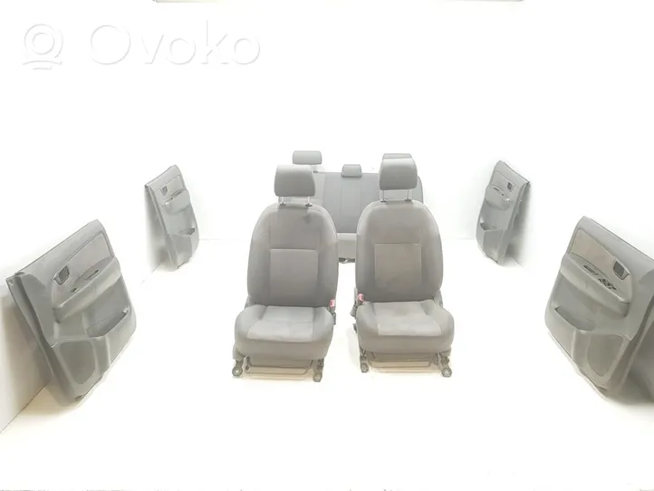 Toyota Hilux (AN10, AN20, AN30) Seat set 