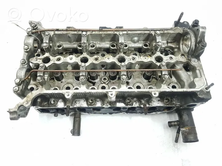 Toyota Avensis T270 Culasse moteur 1110109415