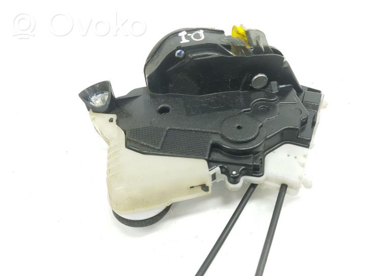 Toyota Yaris Zamek drzwi przednich 690400D140