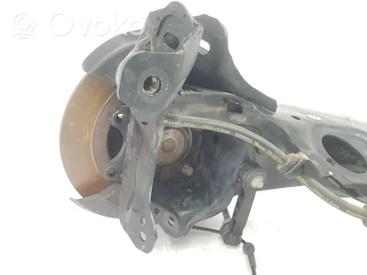 BMW 2 F46 Pivot de moyeu arrière 33308842880