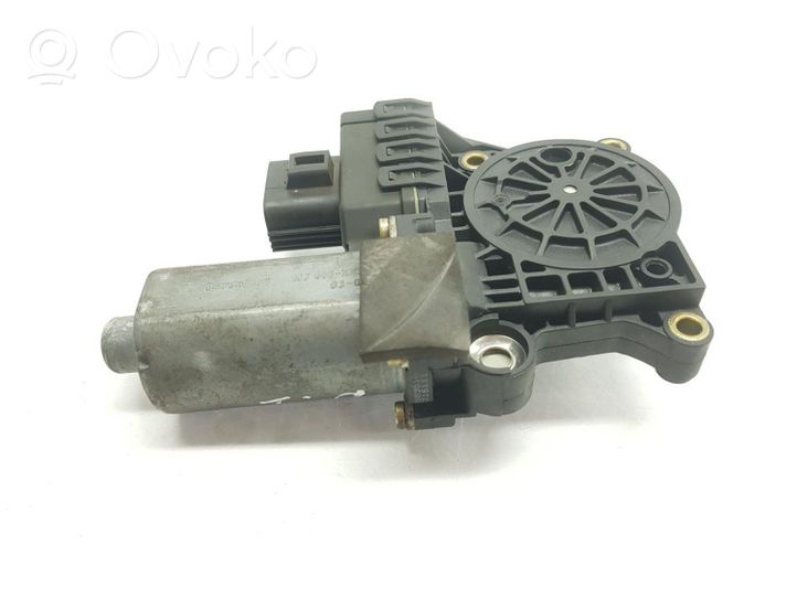 Ford Focus Motorino alzacristalli della portiera anteriore 1060730