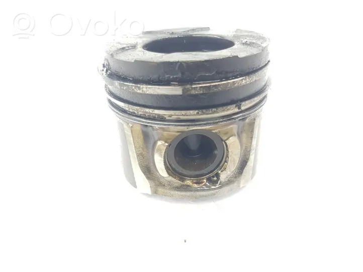 Volvo C30 Piston avec bielle 31251339