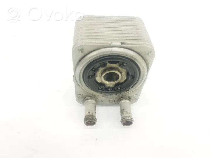 Volkswagen Touran II Radiatore dell’olio del motore 038117021D