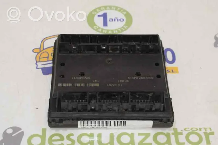 Volkswagen Polo Oven keskuslukituksen ohjausyksikön moduuli 6Q0937049B