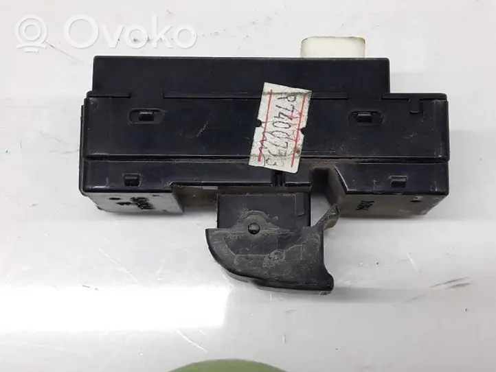 Isuzu D-Max Elektrinių langų jungtukas 8973965360