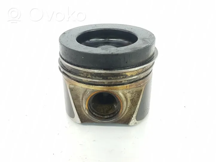 Volkswagen Touran II Piston avec bielle 04L107065A