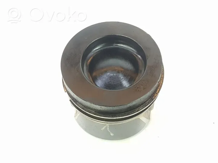 Volkswagen Touran II Piston avec bielle 04L107065A