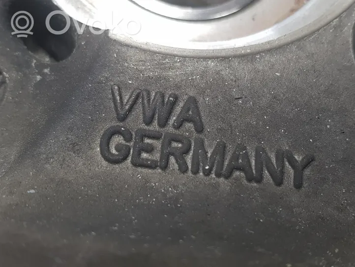 Volkswagen Golf VIII Fusée d'essieu de moyeu de la roue avant 5WA407254B