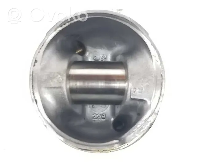 Iveco Daily 3rd gen Piston with connecting rod 500352812