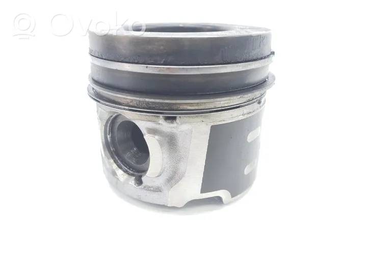 Volvo V40 Piston avec bielle 31330165