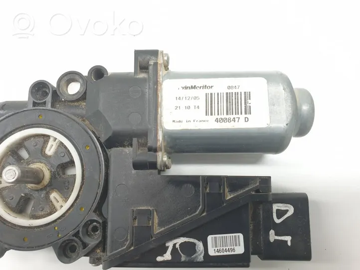 Nissan NP300 Moteur de lève-vitre de porte avant 80731EB300