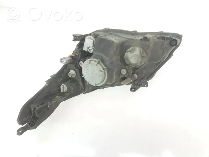 Toyota Avensis T250 Lampa przednia 8113005350