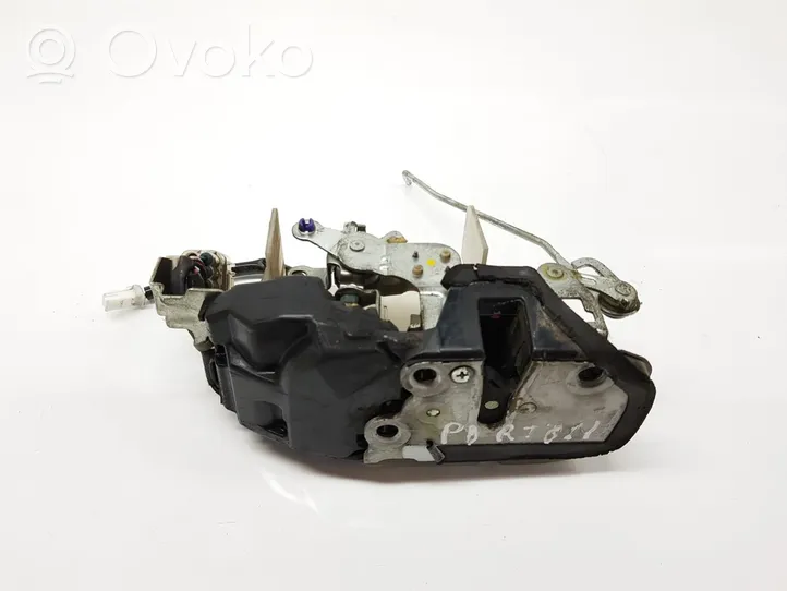 Toyota Land Cruiser (HDJ90) Takaluukun lukon salvan moottori 6911060130