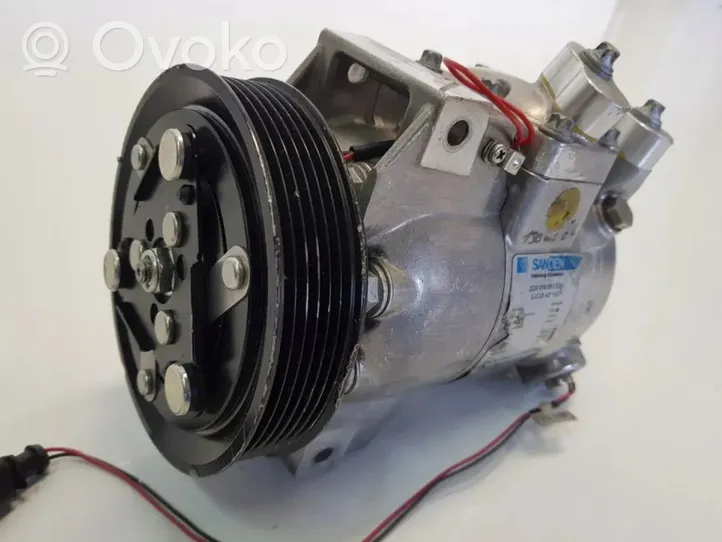 Audi Q7 4M Air conditioning (A/C) compressor (pump) 