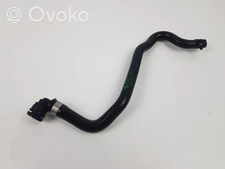 BMW 2 F45 Tubo flessibile del liquido di raffreddamento del motore 8647256