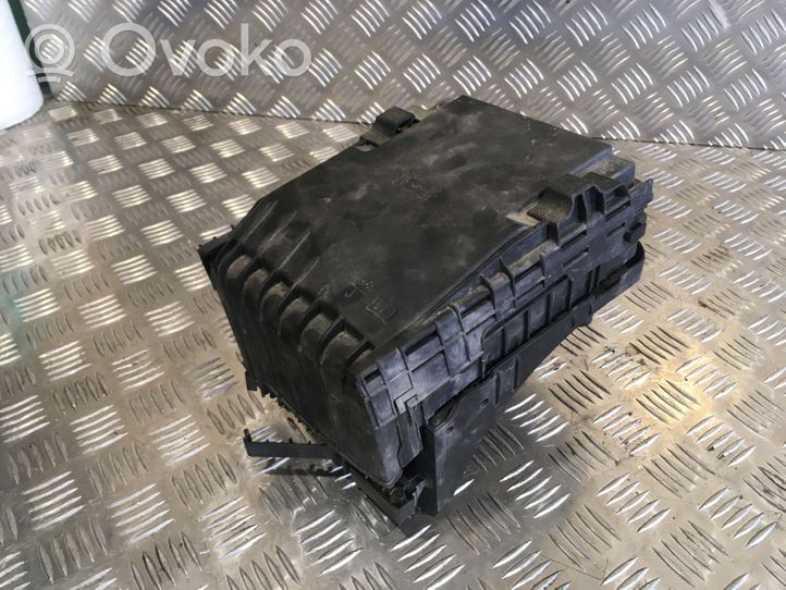 Skoda Yeti (5L) Ramka / Moduł bezpieczników 1K0937125D