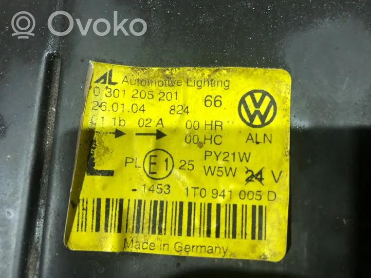 Volkswagen Touran I Lampa przednia 031205201
