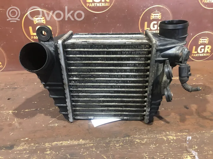 Volkswagen Golf IV Chłodnica powietrza doładowującego / Intercooler 1J0145803F