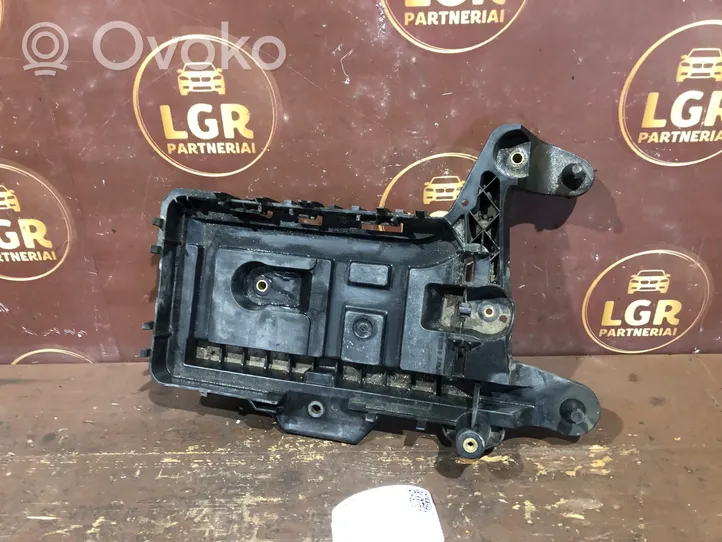 Volkswagen Caddy Boîte de batterie 1K0915333