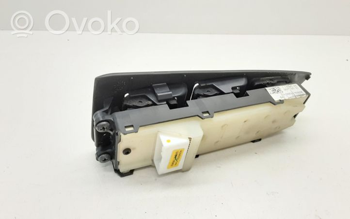 Toyota Avensis T250 Interruttore di controllo dell’alzacristalli elettrico 8480205220