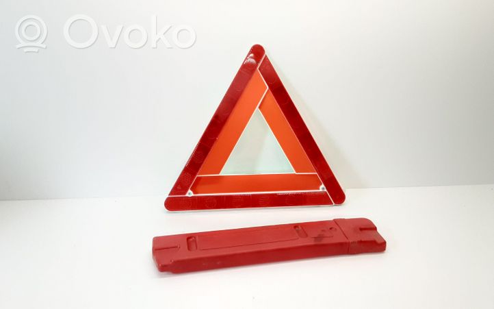 Toyota RAV 4 (XA20) Triangle d'avertissement E727R032708