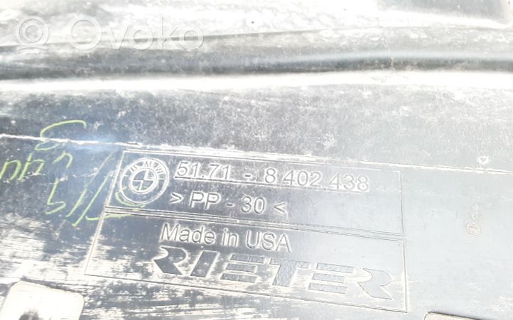 BMW X5 E53 Placa protectora del centro/medio 8402438