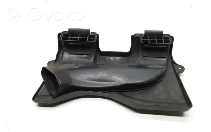 BMW 1 E81 E87 Oro paėmimo kanalo detalė (-ės) 7797475