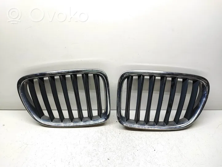 BMW X1 E84 Front bumper upper radiator grill 2993304