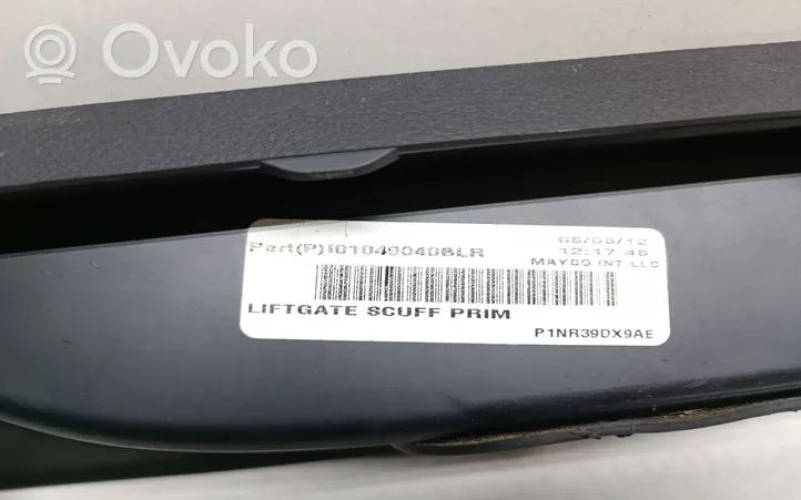 Jeep Grand Cherokee Protector del borde del maletero/compartimento de carga I01049040BLR