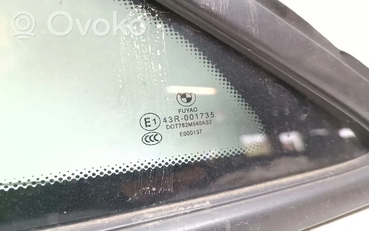 BMW 2 F46 Szyba karoseryjna drzwi przednich E143R001735