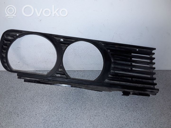 BMW 3 E30 Listwa pod lampę przednią 1876091