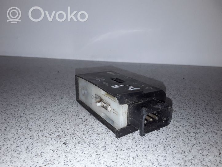 BMW 5 E34 Oven keskuslukituksen ohjausyksikön moduuli 67118353812