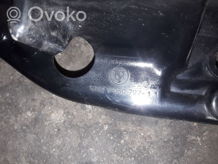 BMW 5 E60 E61 Soporte de montaje del parachoques trasero 51127060797