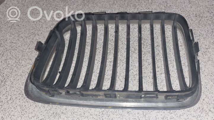 BMW 3 E36 Grille calandre supérieure de pare-chocs avant 51138195094