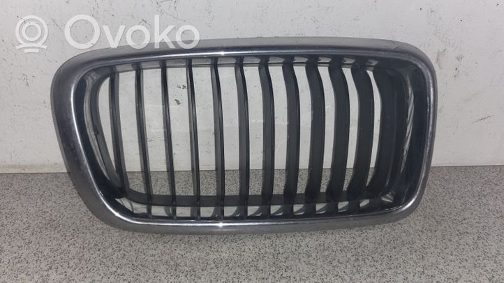 BMW 7 E38 Grille de calandre avant 51138231602