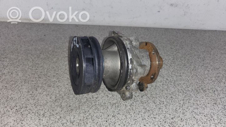 BMW 7 E38 Pompe de circulation d'eau 11517527799