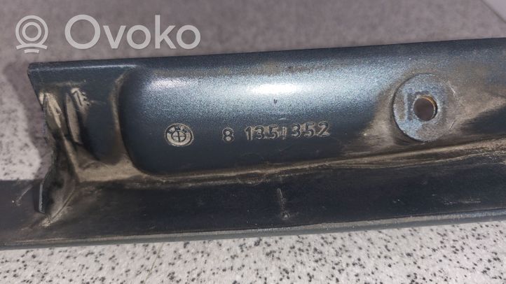 BMW 3 E36 Takaluukun rekisterikilven valon palkki 8135352