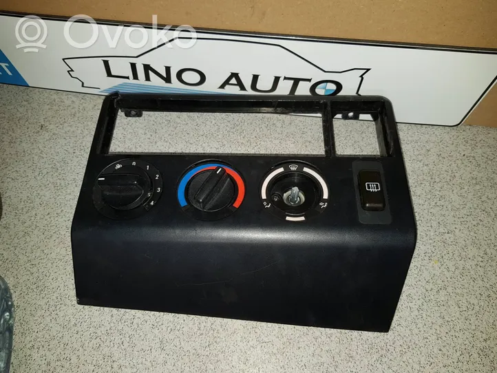 BMW 3 E36 Oro kondicionieriaus/ klimato/ pečiuko valdymo blokas (salone) 64118367667