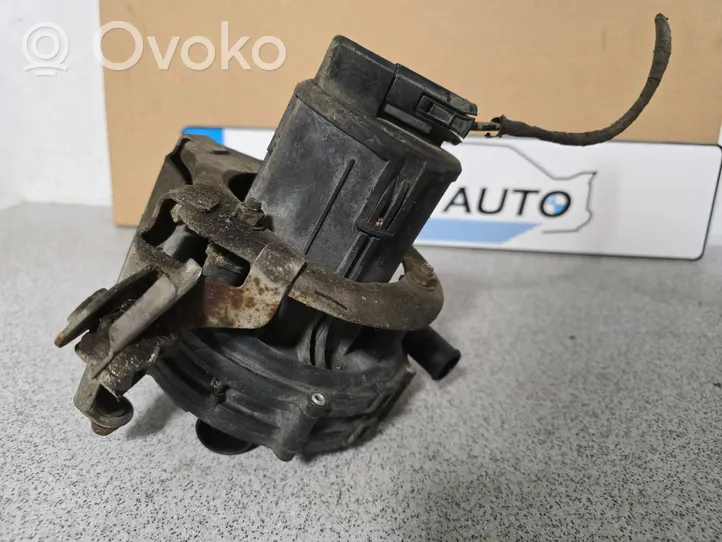 BMW 7 E38 Vacuum pump 8352552