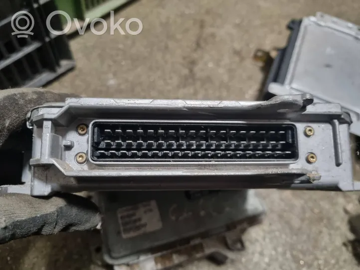 BMW 5 E34 Variklio valdymo blokas 2244771