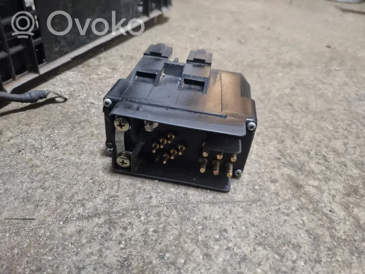 BMW 5 E34 Glow plug pre-heat relay 2241385