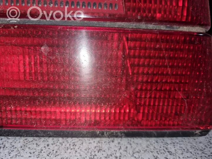 BMW 5 E34 Lampy tylnej klapy bagażnika 1384011