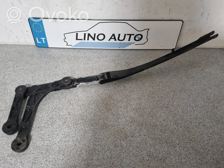 BMW 5 E39 Priekšējā loga tīrītāja kājiņa 8209880