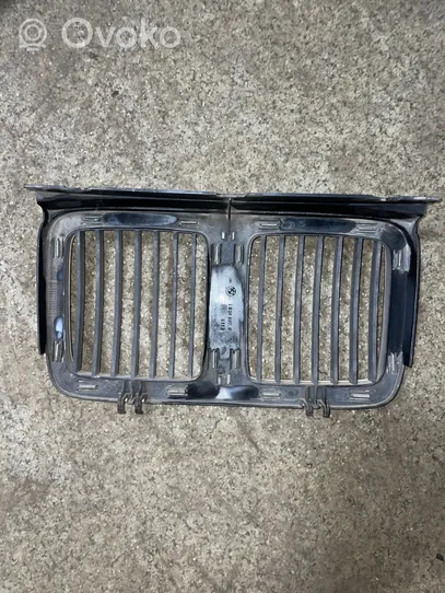 BMW 7 E32 Front grill 19086970