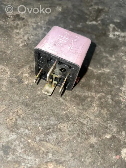 BMW 5 E39 Other relay 8365326