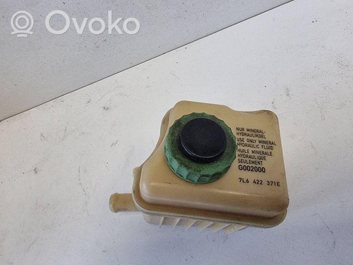 Volkswagen Touareg II Power steering fluid tank/reservoir 7L6422371E