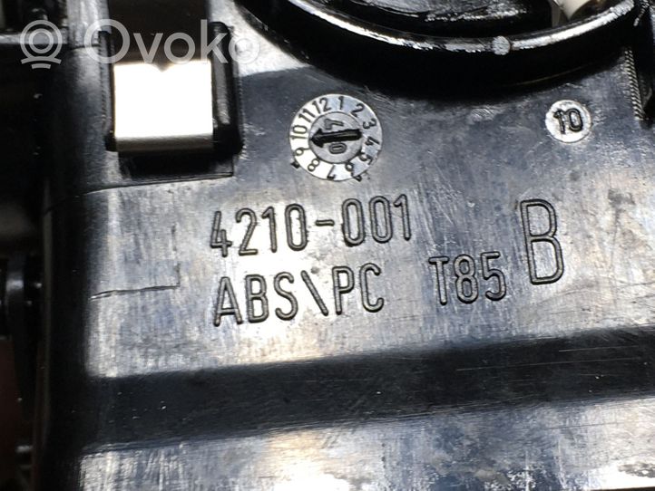 Skoda Fabia Mk1 (6Y) Dysze / Kratki środkowego nawiewu deski rozdzielczej 6Y0819702