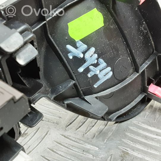 Toyota Avensis T270 Moldura del interruptor del espejo 5544605080