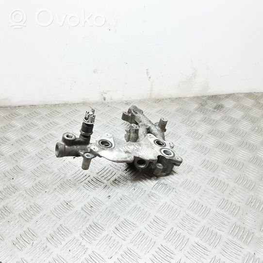 Toyota Avensis T270 Boîtier de thermostat / thermostat 